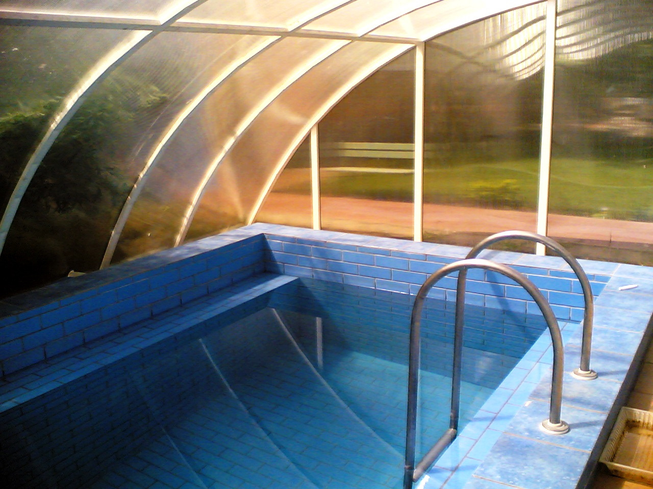 Бассейн в теплице из поликарбоната с фото: на дачном участке, парнике, даче своими руками, как сделать