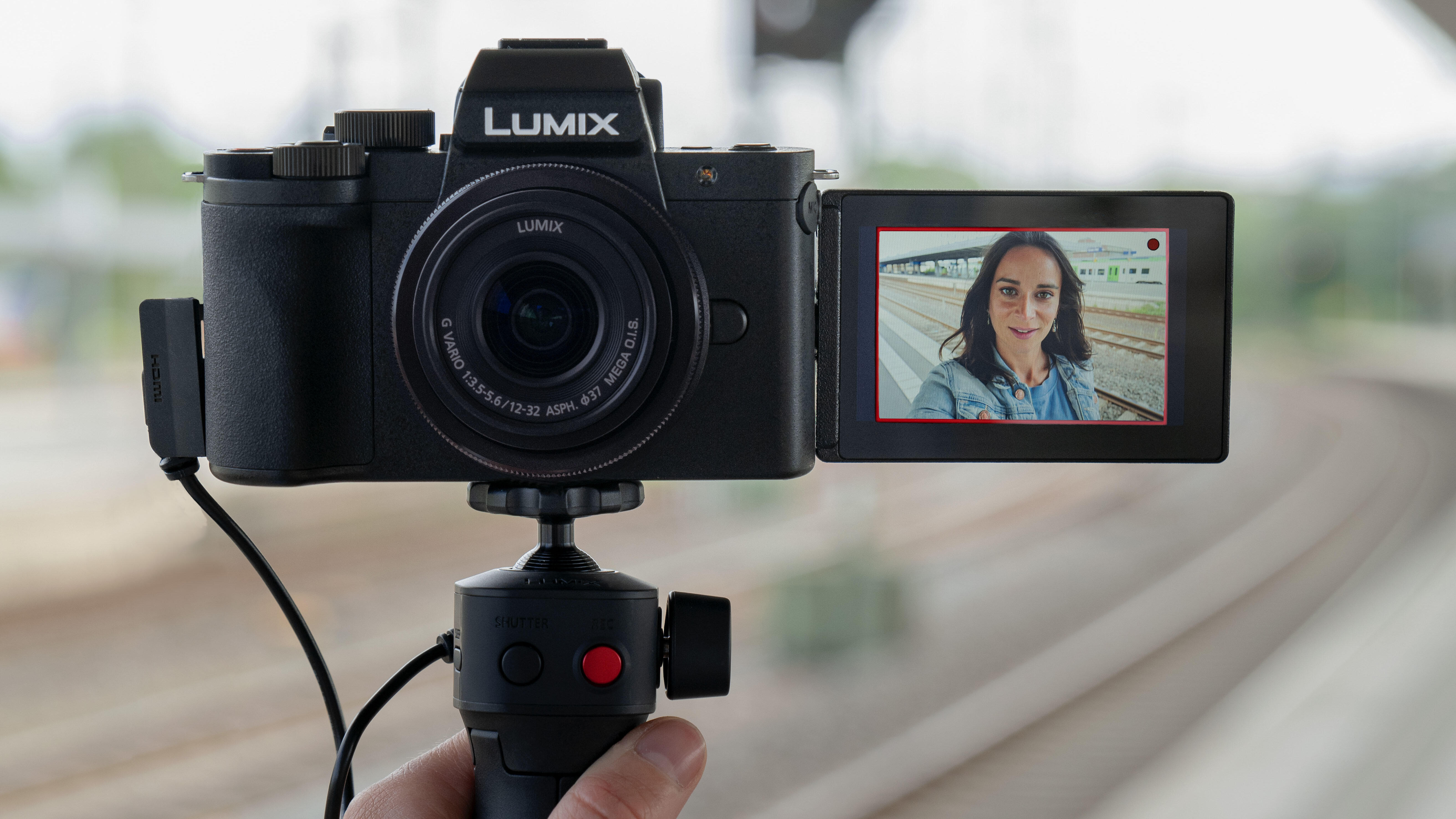 Топ-10 лучших видеорегистраторов с выносными дополнительными камерами в 2022 году
