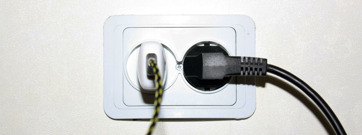 Обязательно ли вынимать зарядник из розетки после отключения смартфона