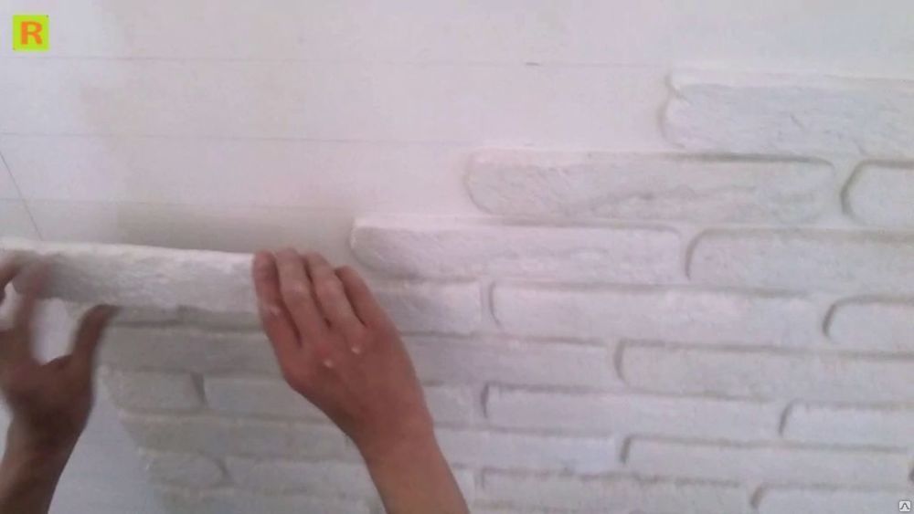 Как клеить декоративный камень на стены с обоями