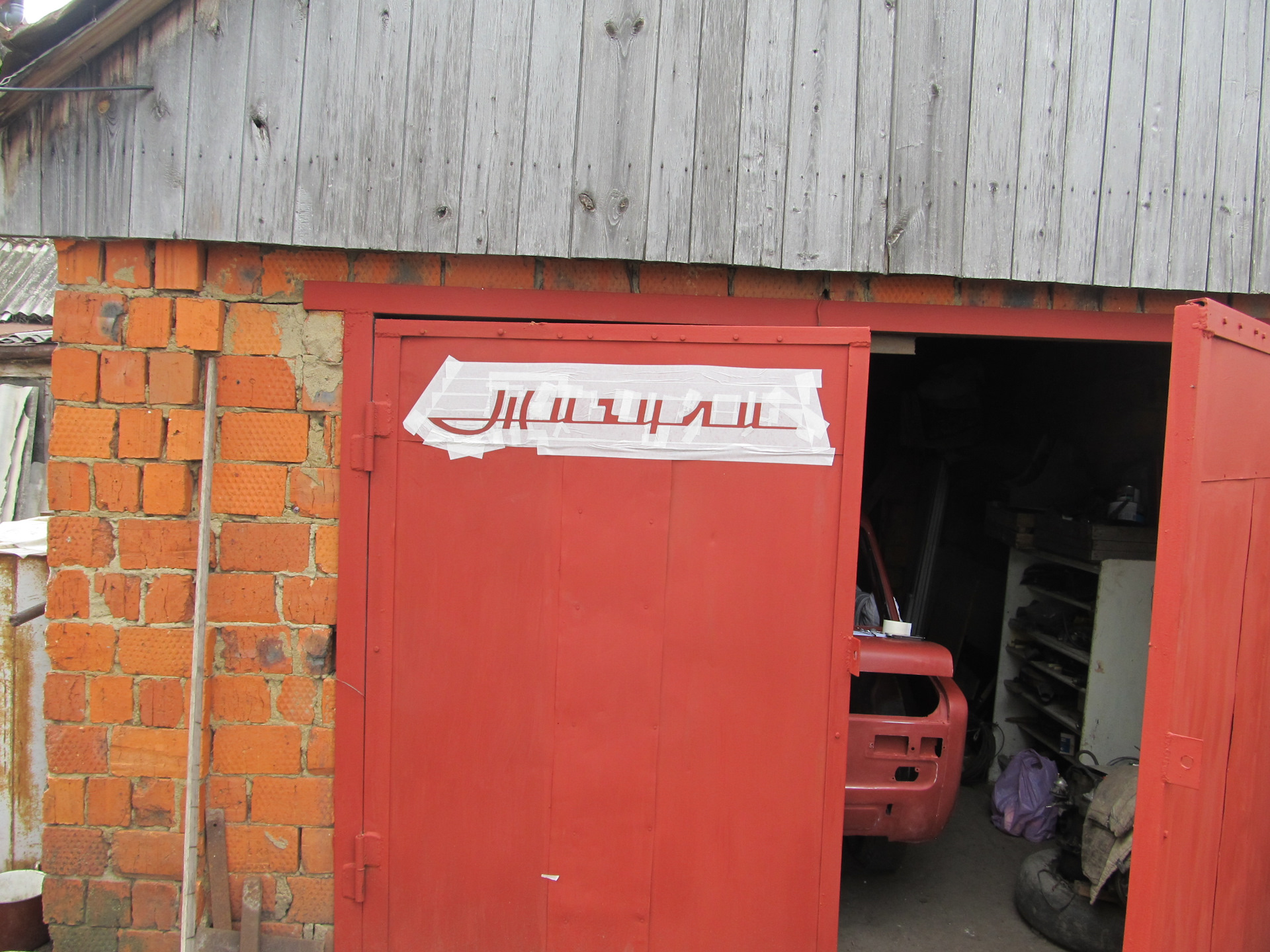  ворот металлического гаража снаружи