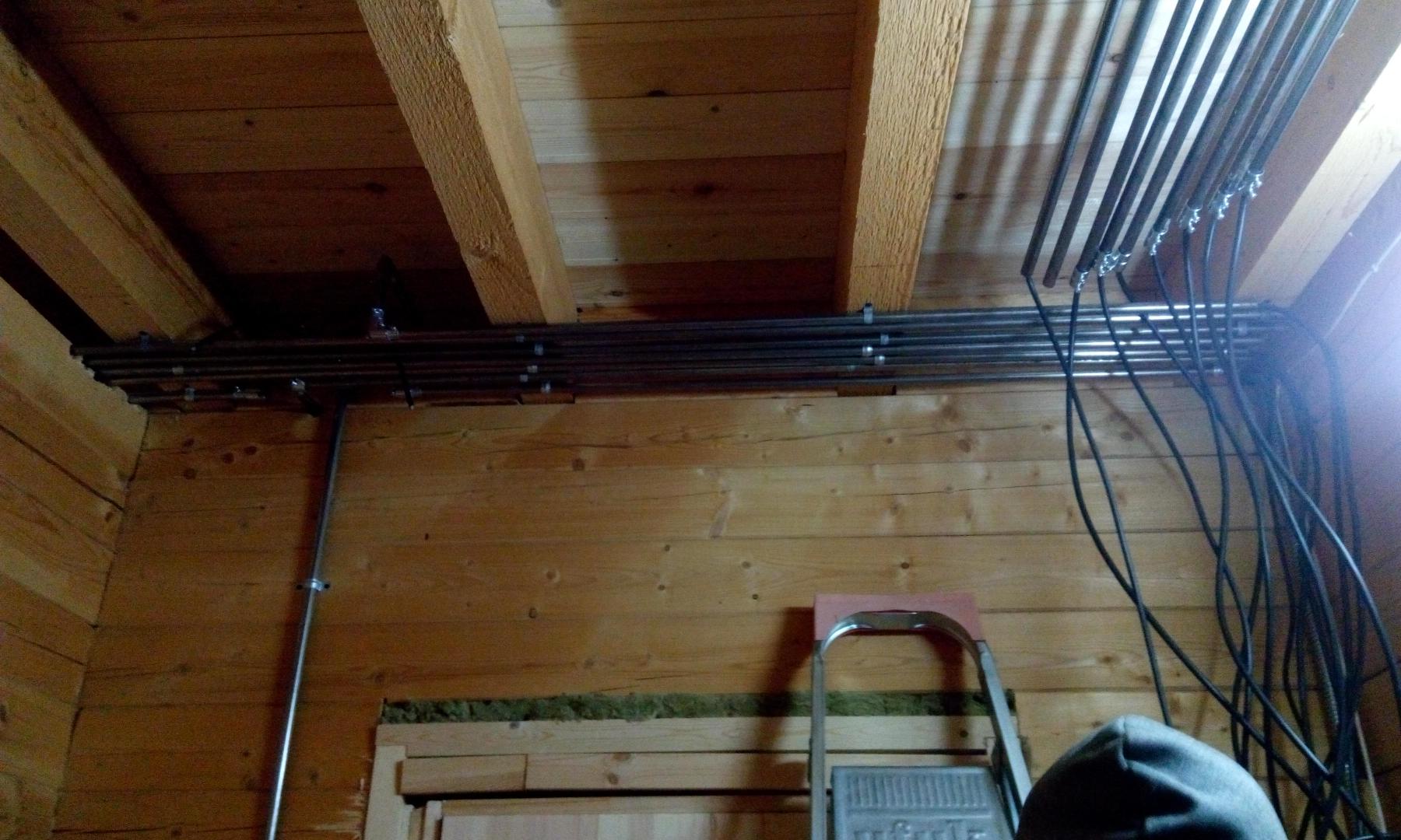 Открытая электропроводка в деревянном доме – виды монтажа